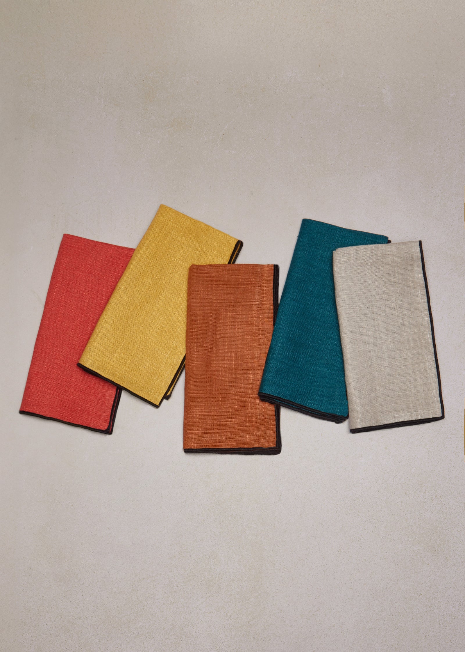 PACK 4 SERVILLETA LINO BORDE NEGRO