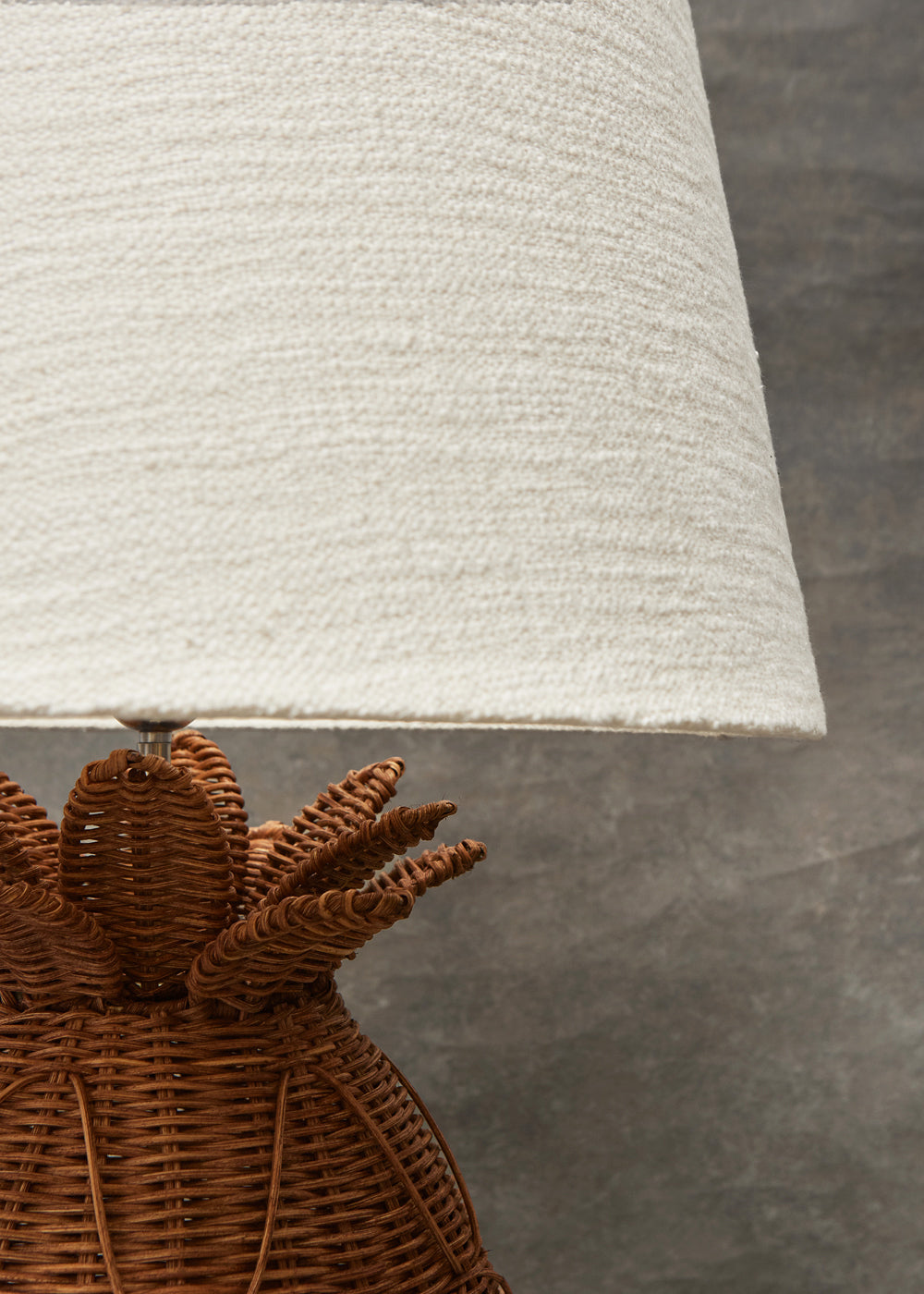 LÁMPARA PIÑA RATAN