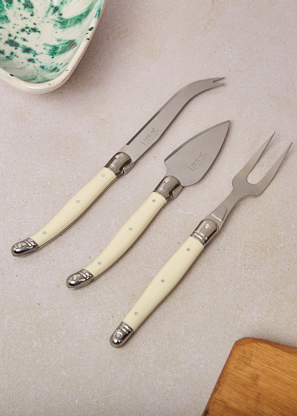 SET 3 IVORY PARMESAN KNIVES