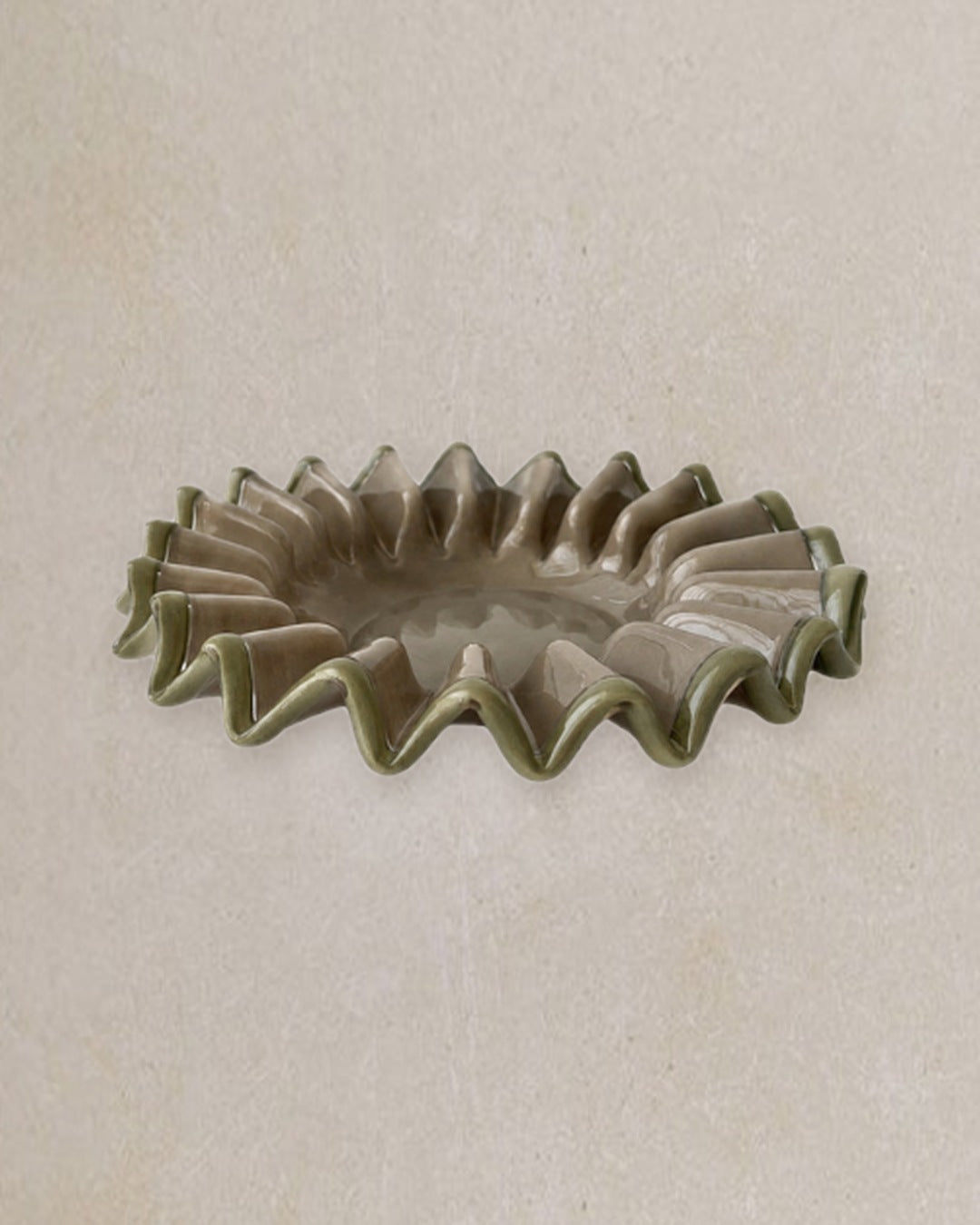 PLATO DECORATIVO GRIS OSCURO