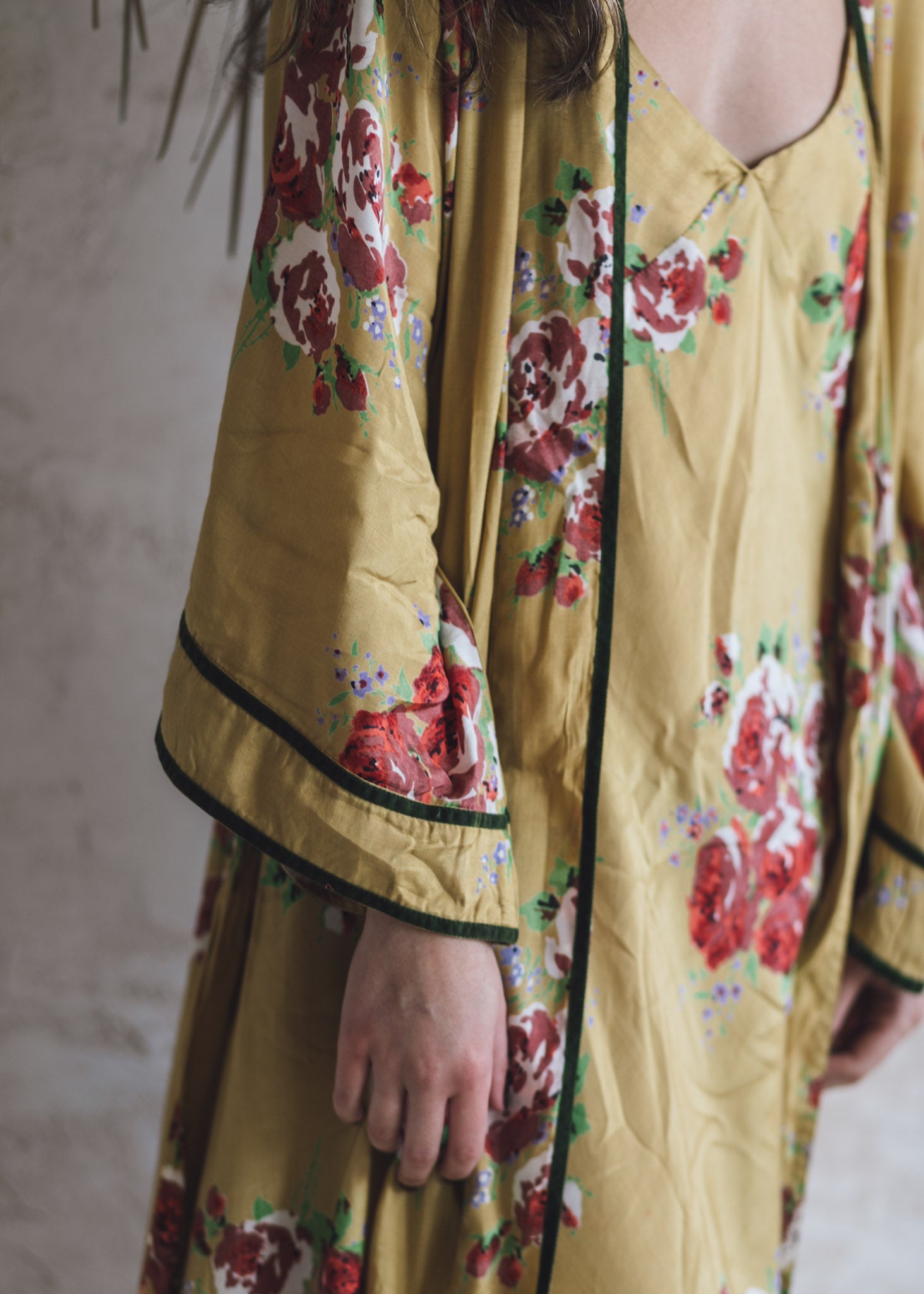 Kimono floral mostaza