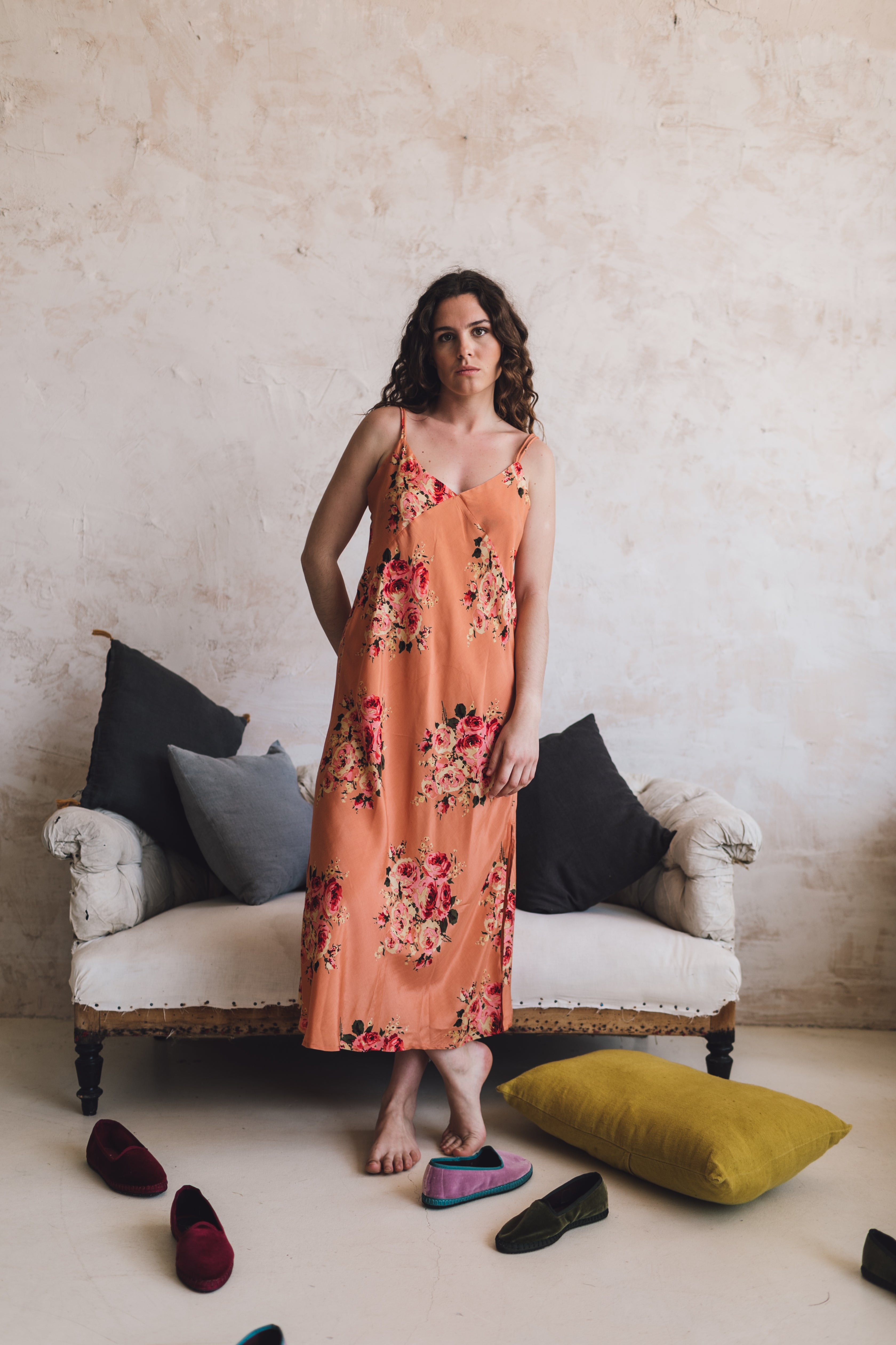 Batas y camisones de novia. Bodas. Camison de tirantes. Camisón floral.