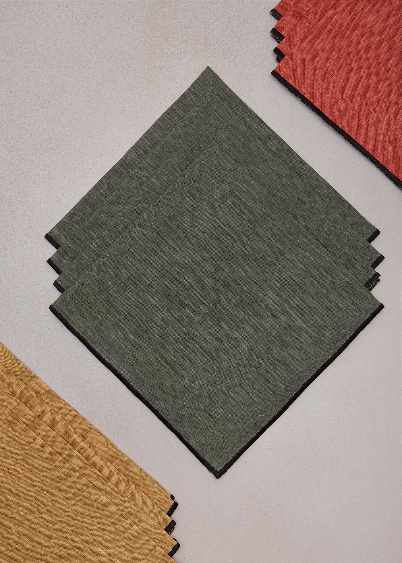 Pack 4 Servilletas lino borde negro