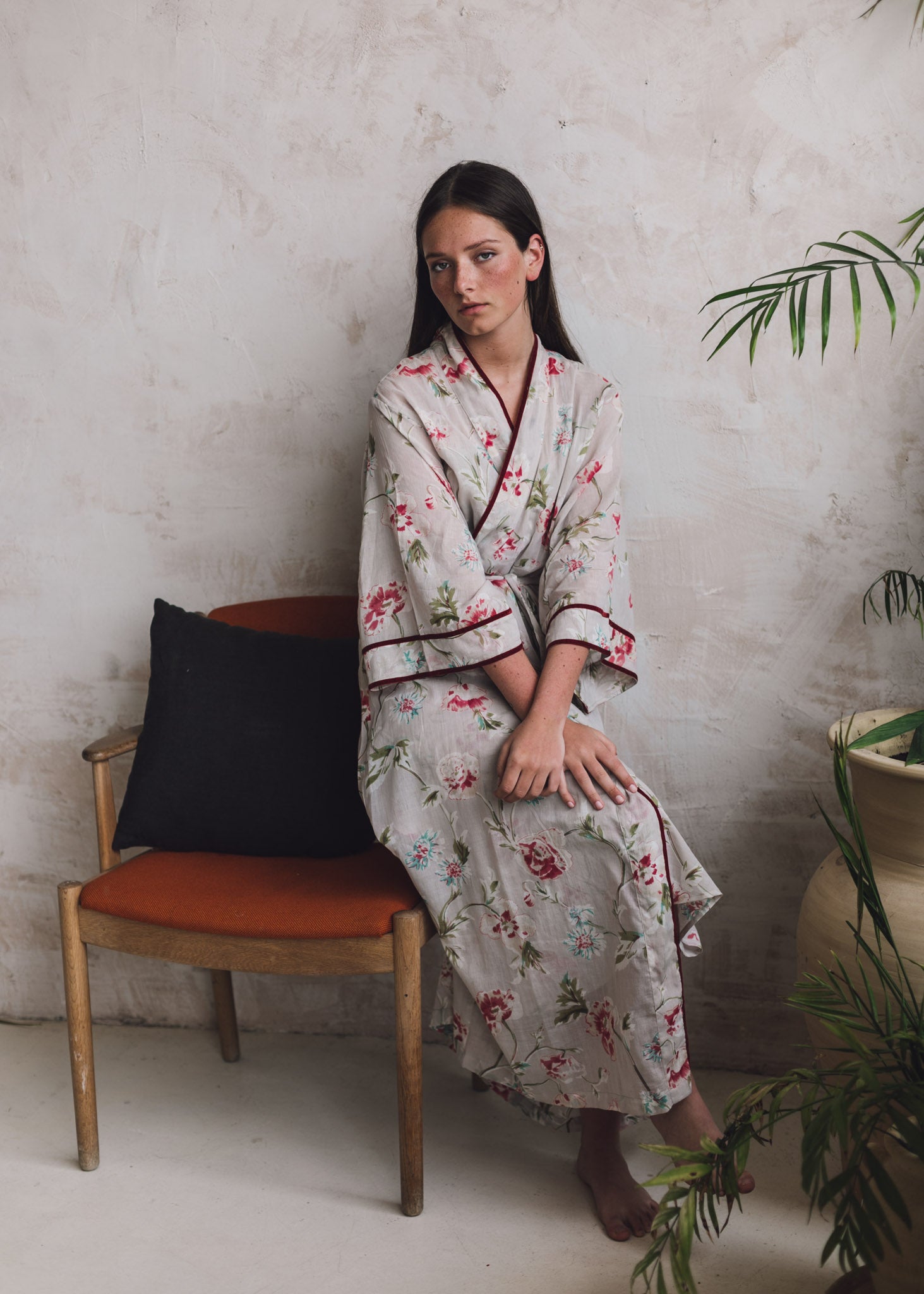 KIMONO FLORAL GRIS