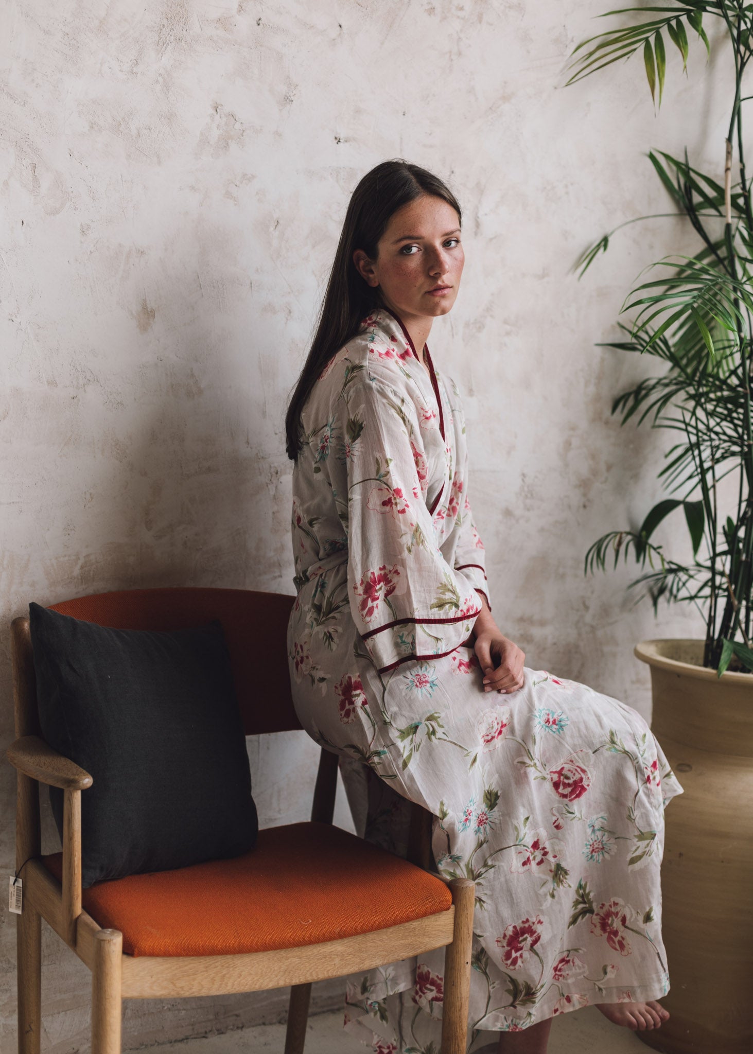 KIMONO FLORAL GRIS