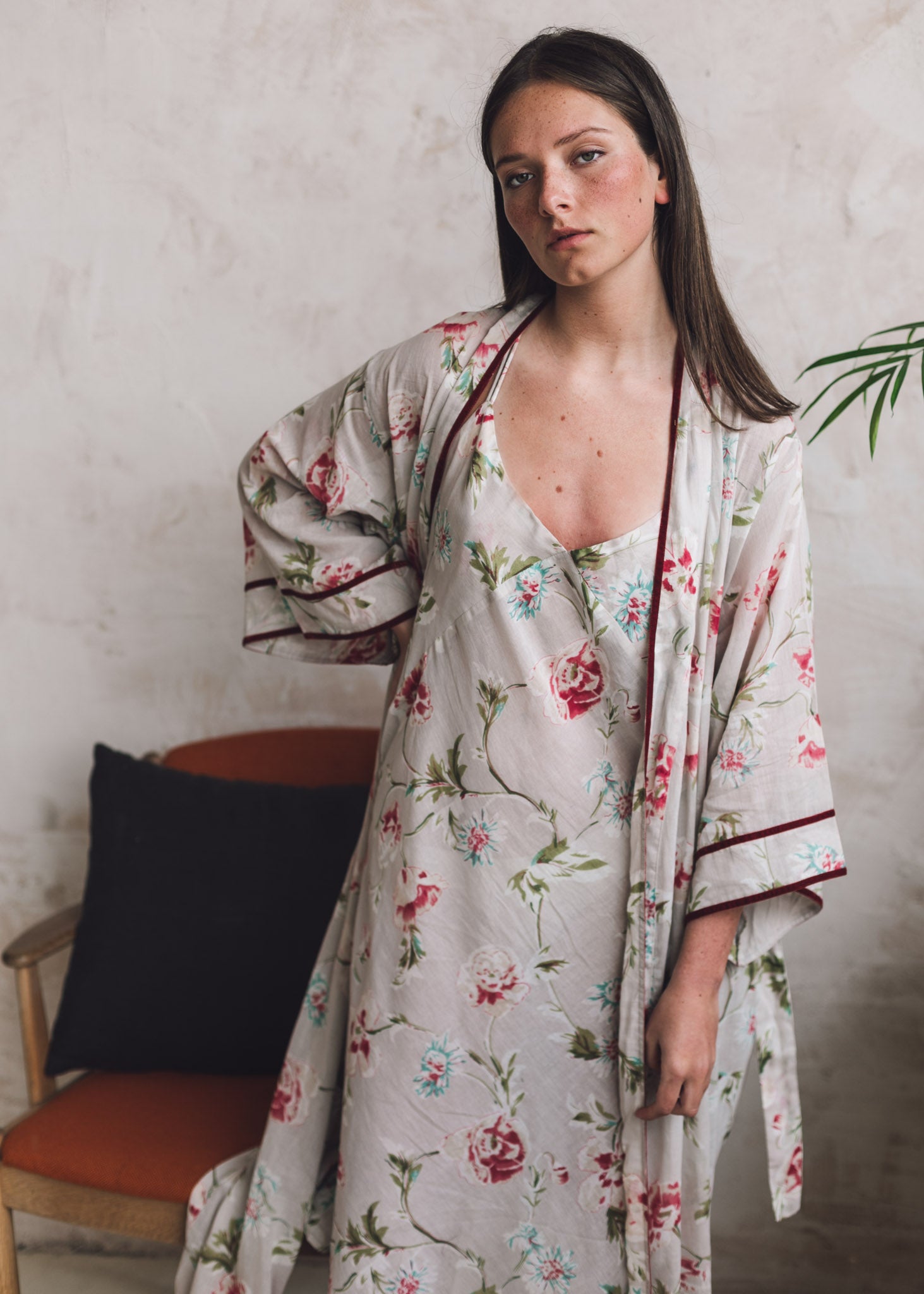 KIMONO FLORAL GRIS