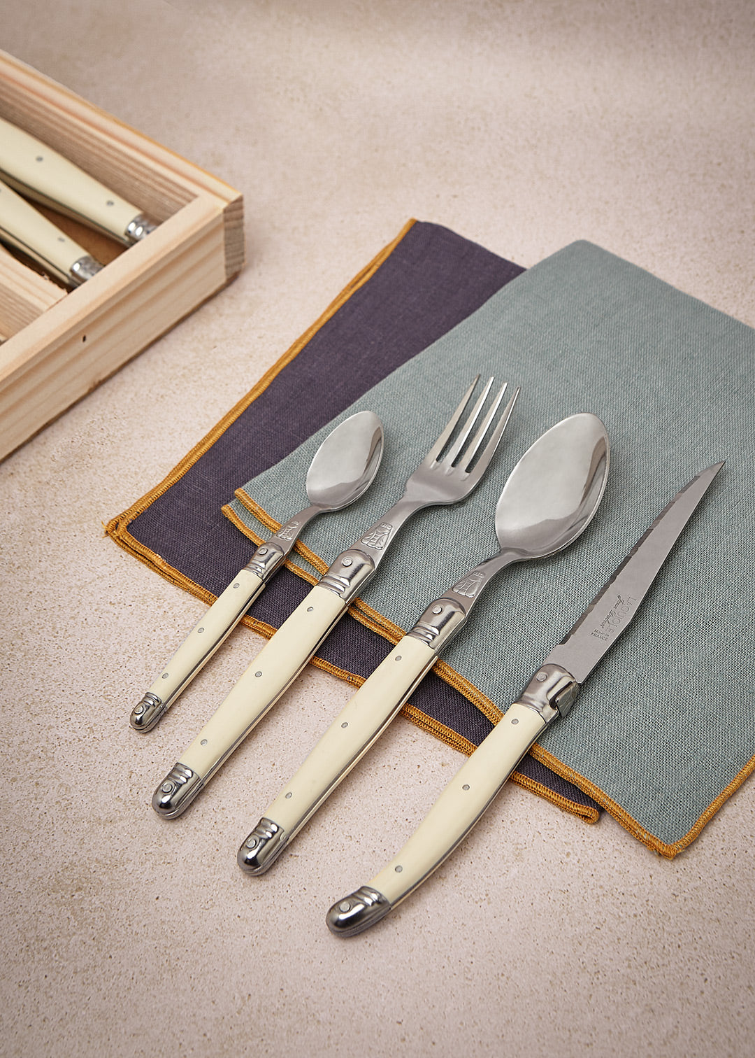 SET 24 CUBIERTOS MARFIL